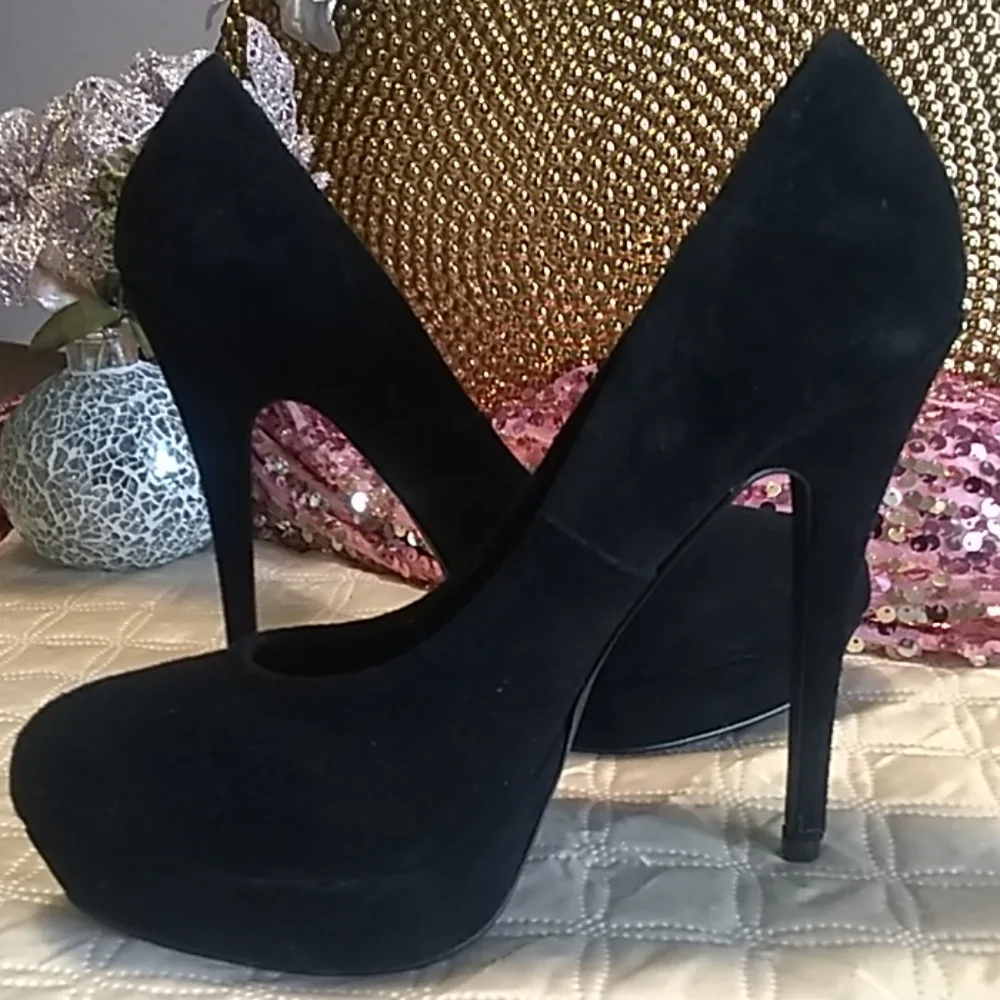 Kelsi Dagger Black Suede Platform Pumps